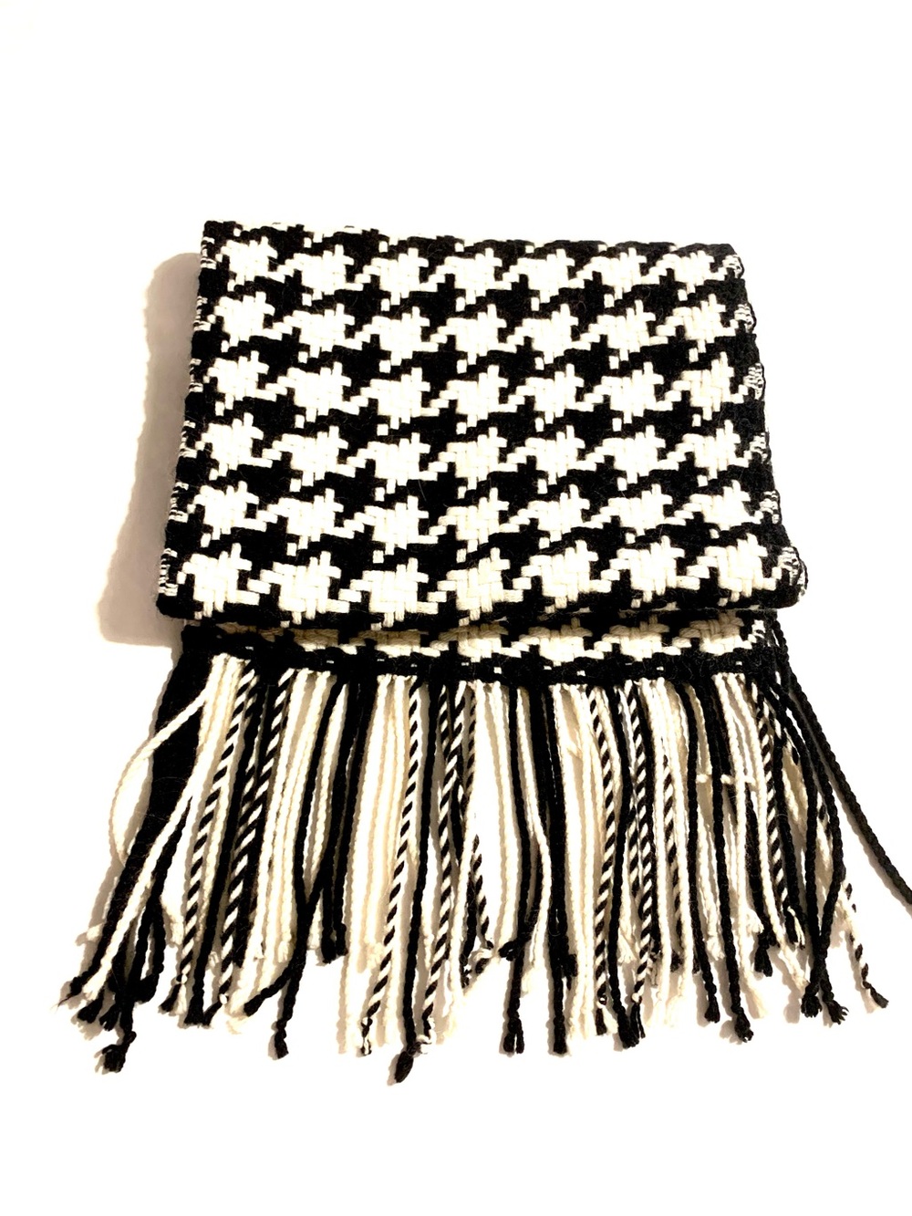 Banana Republic Black and White Houndstooth Fringe Scarf!